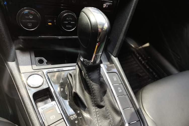 Used Volkswagen Lamando 2019 280TSI DSG Comfort Edition China VI standard Gear Lever