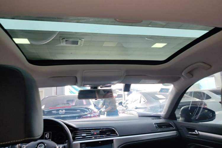 Used Volkswagen Lamando 2019 280TSI DSG Comfort Edition China VI standard Headliner