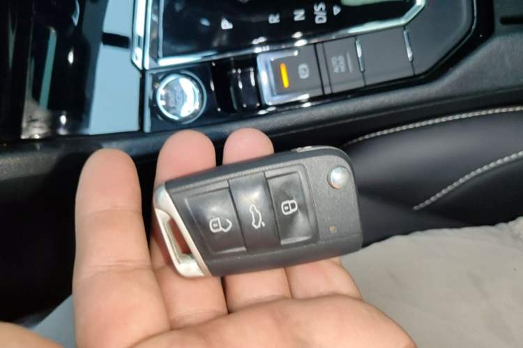 Used Volkswagen Lamando 2019 280TSI DSG Comfort Edition China VI standard Interior 1