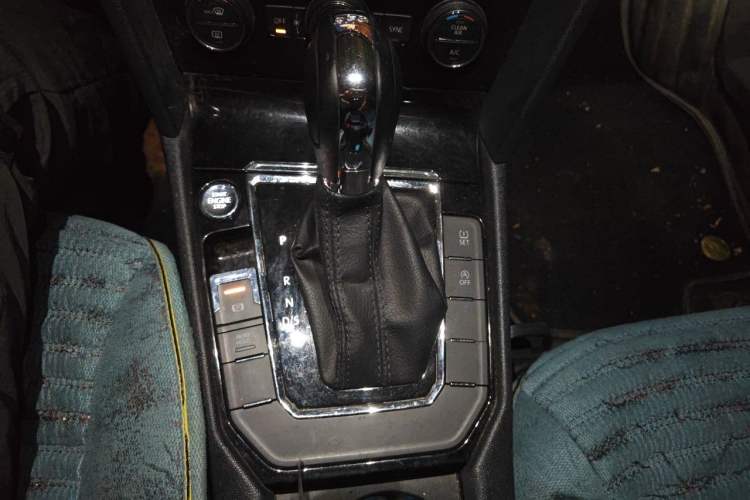 Used Volkswagen Lamando 2019 280TSI DSG Comfort Edition China VI standard Gear Lever
