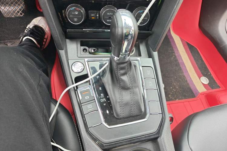 Used Volkswagen Lamando 2019 280TSI DSG Comfort Edition China VI standard Gear Lever