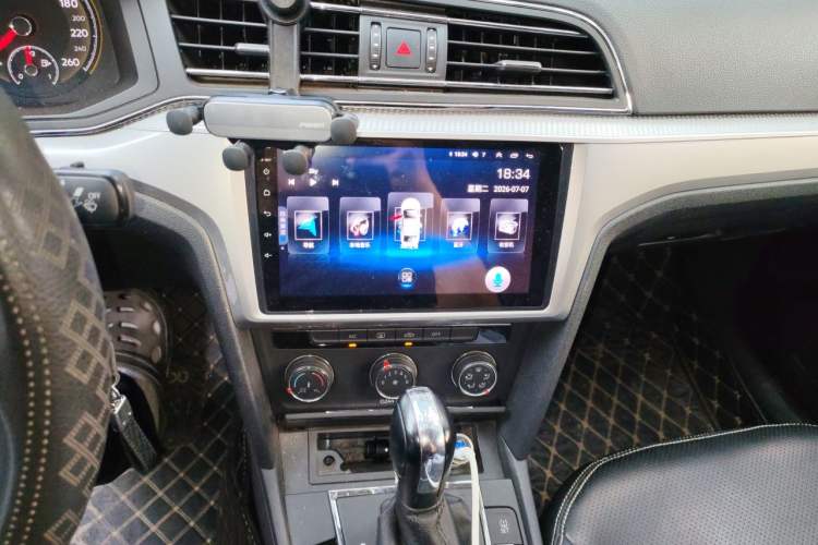 Used Volkswagen Lamando 2019 230TSI DSG Fashion Edition China VI Audio And AC Panel