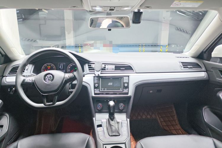 Used Volkswagen Lamando 2019 230TSI DSG Fashion Edition China V Standard Center Console