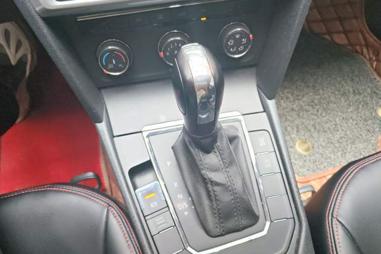Used Volkswagen Lamando 2019 230TSI DSG Fashion Edition China V Standard Gear Lever