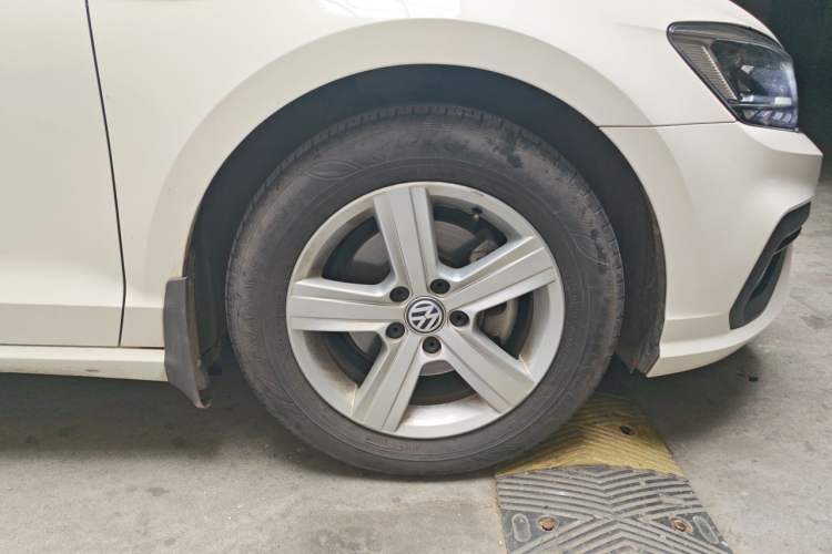 Used Volkswagen Lamando 2019 230TSI DSG Fashion Edition China V Standard Right Front Wheel Hub