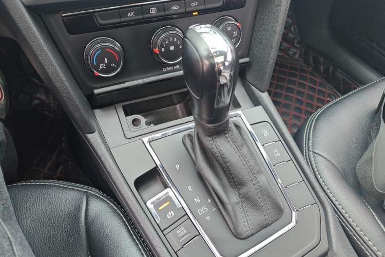 Used Volkswagen Lamando 2019 230TSI DSG Fashion Edition China V Standard Gear Lever