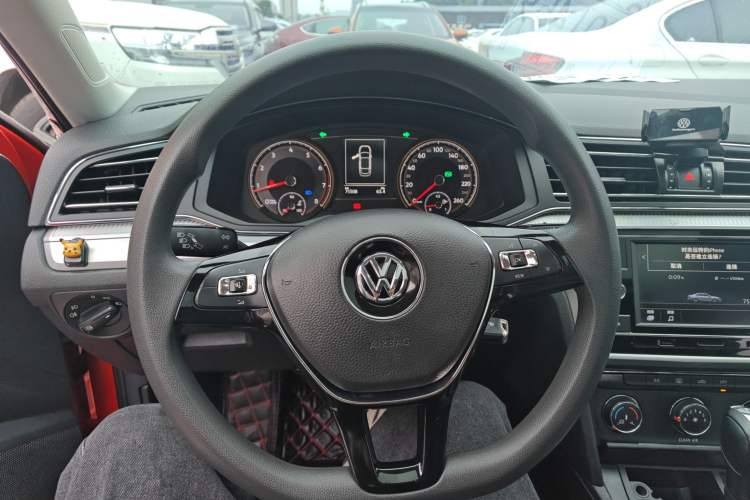 Used Volkswagen Lamando 2019 230TSI DSG Fashion Edition China V Standard Steering Wheel