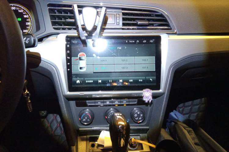 Used Volkswagen Lamando 2019 230TSI DSG Fashion Edition China V Standard Audio And AC Panel