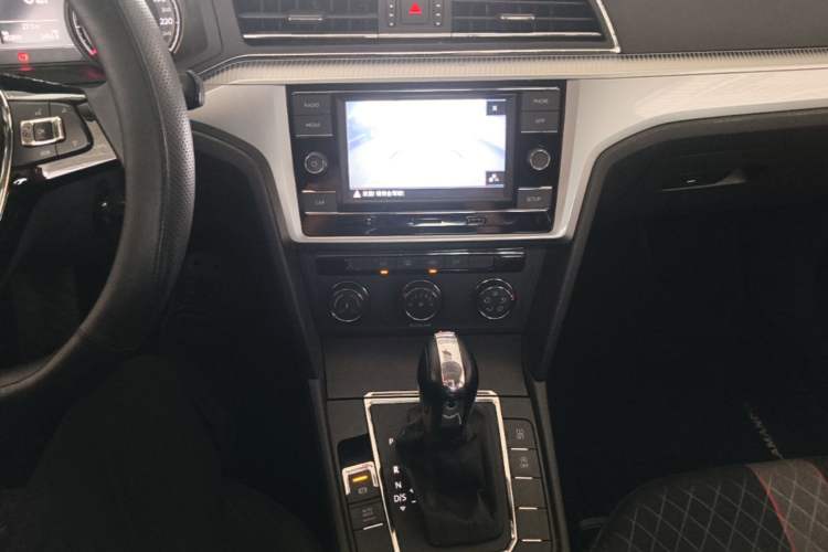 Used Volkswagen Lamando 2019 230TSI DSG Fashion Edition China V Standard Audio And AC Panel