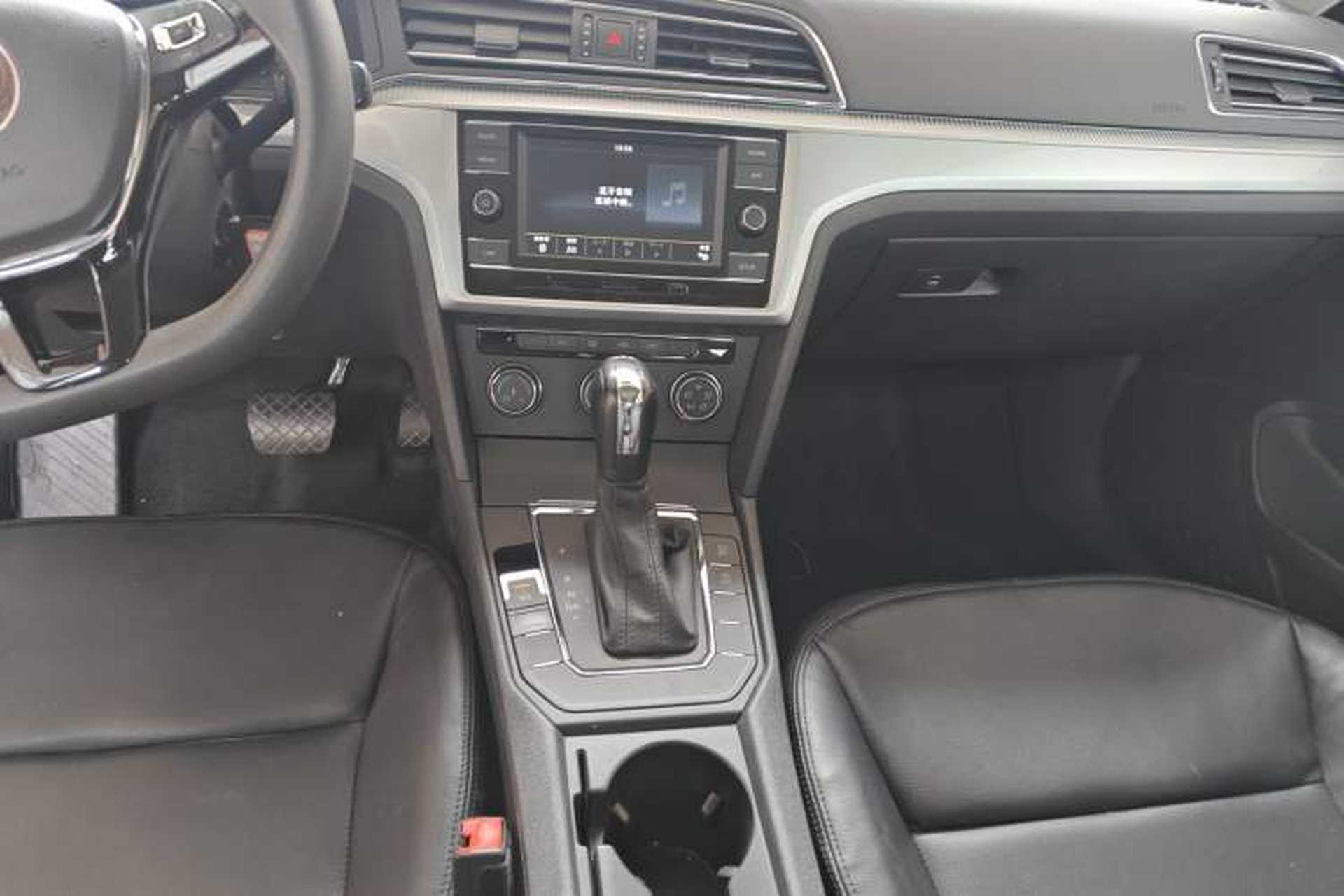 Used Volkswagen Lamando 2019 230TSI DSG Vision Edition China VI Standard Center Console