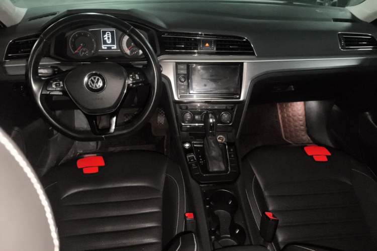 Used Volkswagen Lamando 2019 280TSI DSG Comfort Edition China VI standard Center Console