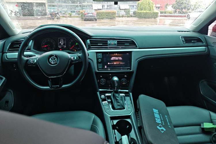 Used Volkswagen Lamando 2019 280TSI DSG Comfort Edition China V Standard Center Console