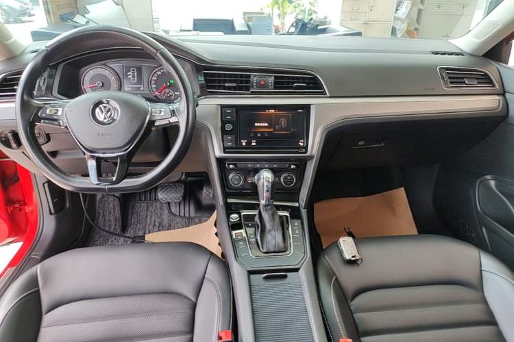 Used Volkswagen Lamando 2019 280TSI DSG Comfort Edition China VI standard Center Console