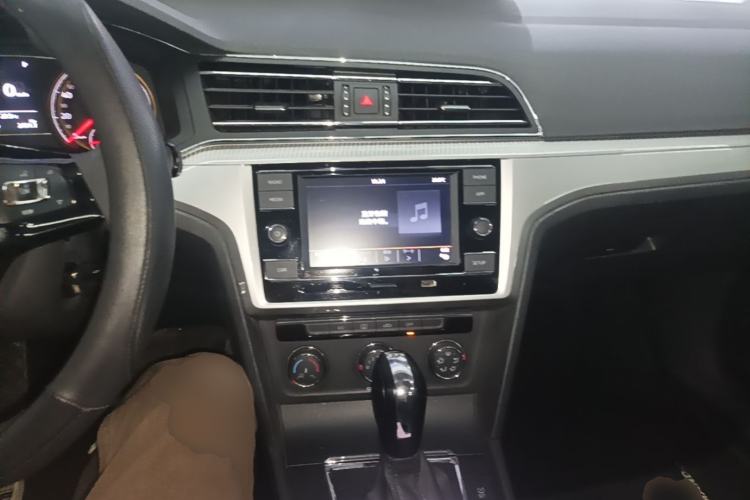 Used Volkswagen Lamando 2019 230TSI DSG Fashion Edition China V Standard Center Console