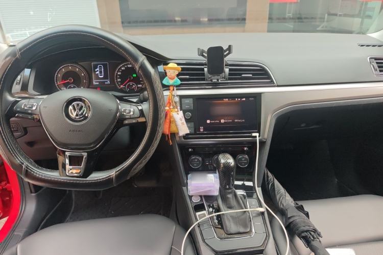 Used Volkswagen Lamando 2019 280TSI DSG Comfort Edition China VI standard Center Console