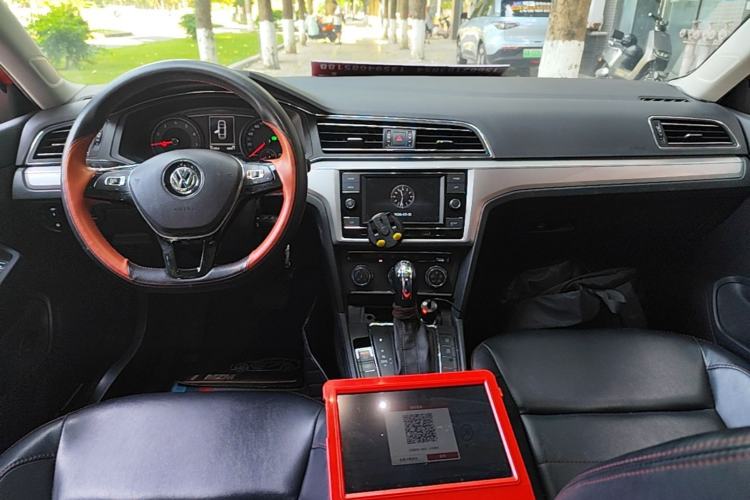 Used Volkswagen Lamando 2019 230TSI DSG Fashion Edition China V Standard Center Console