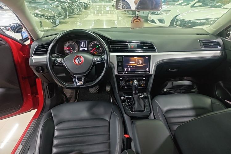 Used Volkswagen Lamando 2019 280TSI DSG Comfort Edition China VI standard Center Console