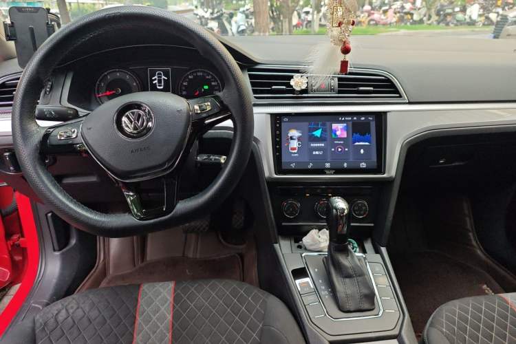 Used Volkswagen Lamando 2019 230TSI DSG Fashion Edition China V Standard Center Console