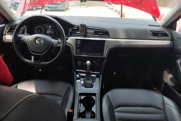 Used Volkswagen Lamando 2019 280TSI DSG Comfort Edition China VI standard Center Console