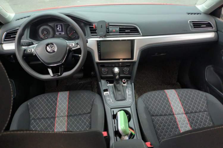 Used Volkswagen Lamando 2019 230TSI DSG Fashion Edition China V Standard Center Console