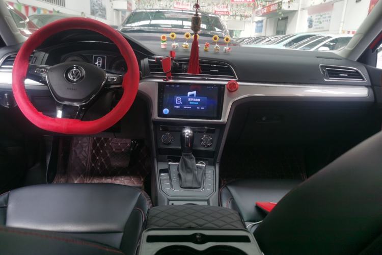 Used Volkswagen Lamando 2019 230TSI DSG Fashion Edition China V Standard Center Console