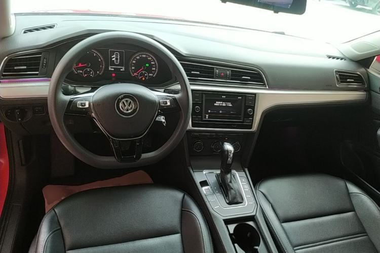 Used Volkswagen Lamando 2019 230TSI DSG Fashion Edition China V Standard Center Console