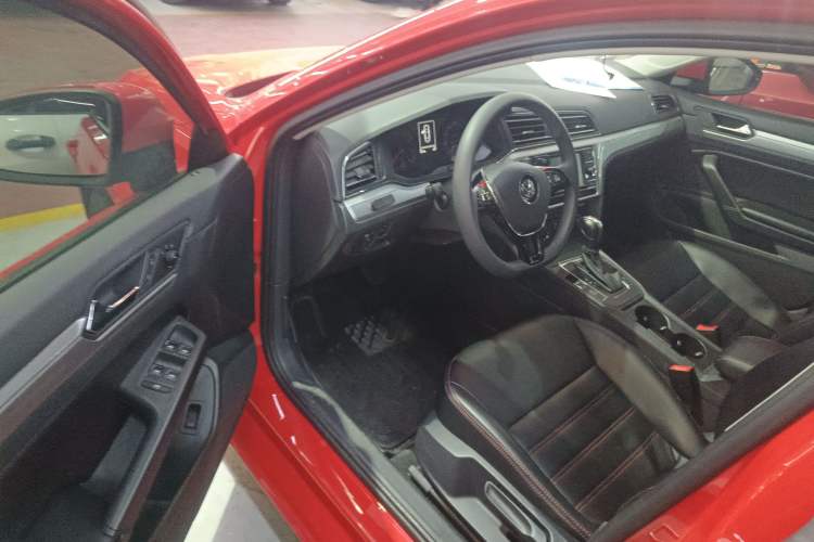 Used Volkswagen Lamando 2019 230TSI DSG Fashion Edition China VI Driver Seat