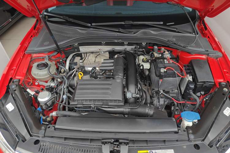Used Volkswagen Lamando 2019 230TSI DSG Vision Edition China VI Standard Engine Bay