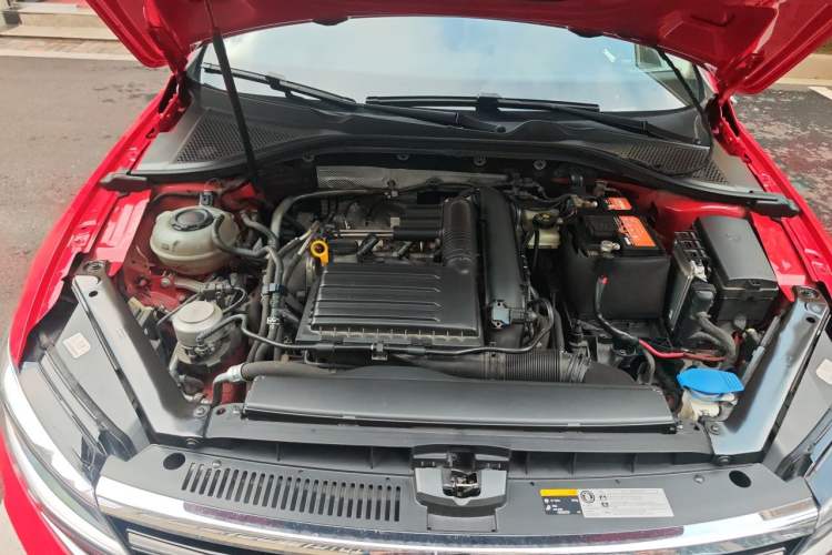 Used Volkswagen Lamando 2019 280TSI DSG Comfort Edition China VI standard Engine Bay