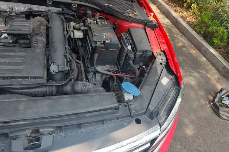 Used Volkswagen Lamando 2019 280TSI DSG Comfort Edition China VI standard Engine Bay Left