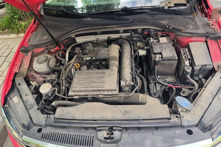 Used Volkswagen Lamando 2019 280TSI DSG Comfort Edition China VI standard Engine Bay