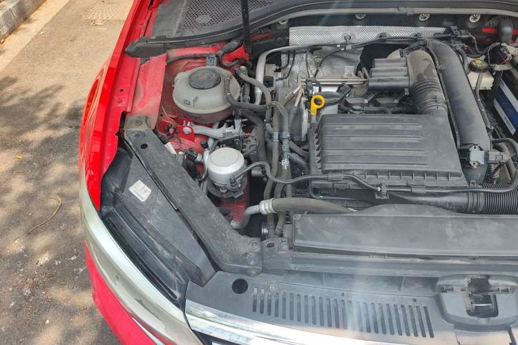 Used Volkswagen Lamando 2019 280TSI DSG Comfort Edition China VI standard Engine Bay Right