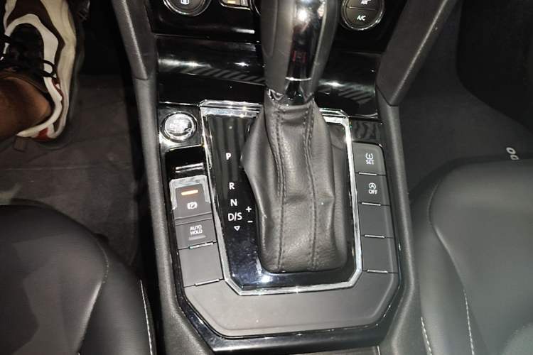 Used Volkswagen Lamando 2019 280TSI DSG Comfort Edition China VI standard Gear Lever