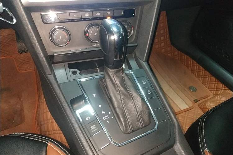 Used Volkswagen Lamando 2019 230TSI DSG Fashion Edition China V Standard Gear Lever