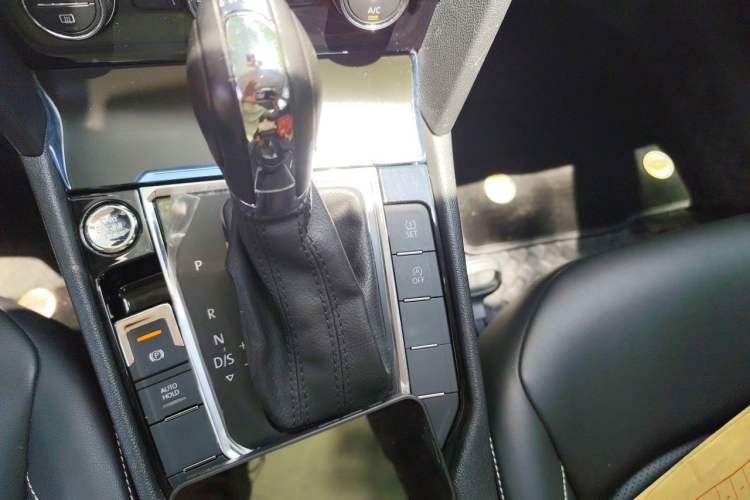 Used Volkswagen Lamando 2019 280TSI DSG Comfort Edition China VI standard Gear Lever