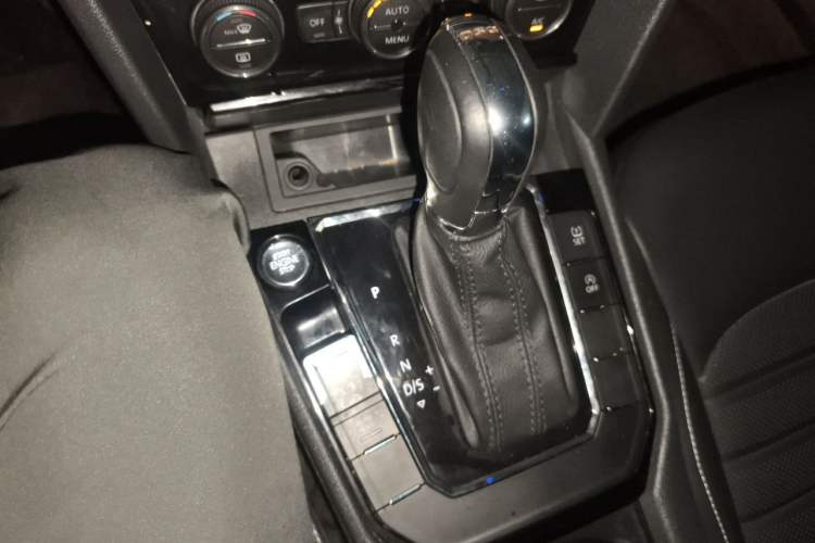 Used Volkswagen Lamando 2019 280TSI DSG Comfort Edition China VI standard Gear Lever
