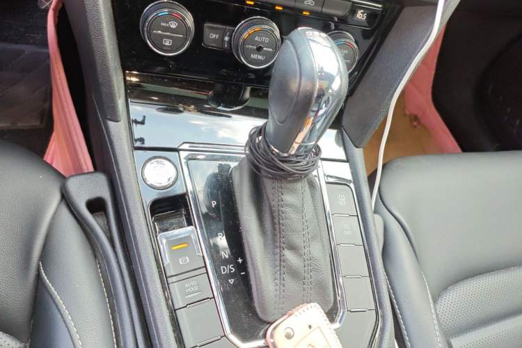 Used Volkswagen Lamando 2019 280TSI DSG Comfort Edition China VI standard Gear Lever