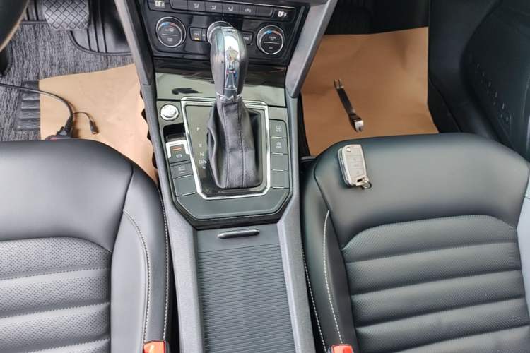 Used Volkswagen Lamando 2019 280TSI DSG Comfort Edition China VI standard Gear Lever