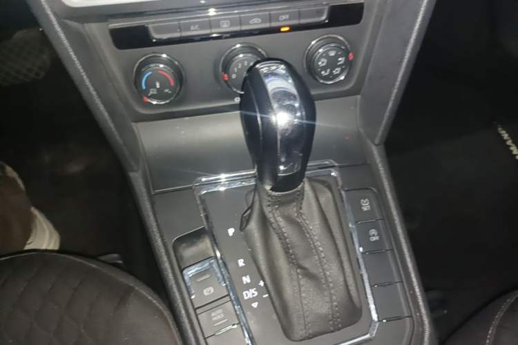 Used Volkswagen Lamando 2019 230TSI DSG Fashion Edition China V Standard Gear Lever