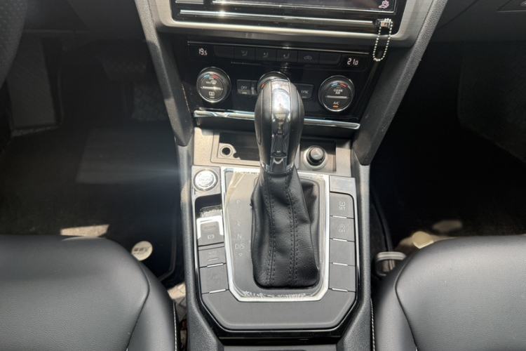 Used Volkswagen Lamando 2019 280TSI DSG Comfort Edition China VI standard Gear Lever