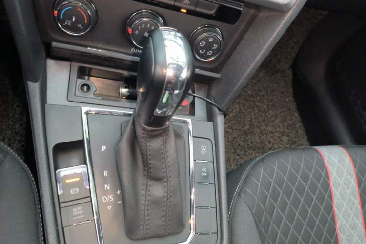Used Volkswagen Lamando 2019 230TSI DSG Fashion Edition China V Standard Gear Lever