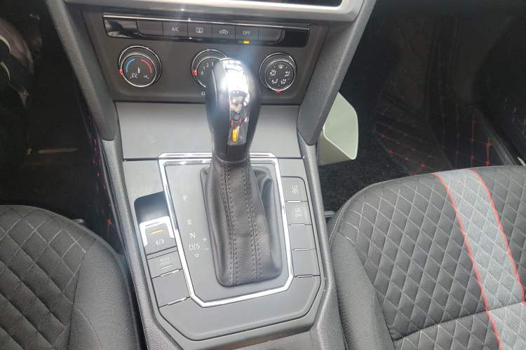 Used Volkswagen Lamando 2019 230TSI DSG Vision Edition China VI Standard Gear Lever