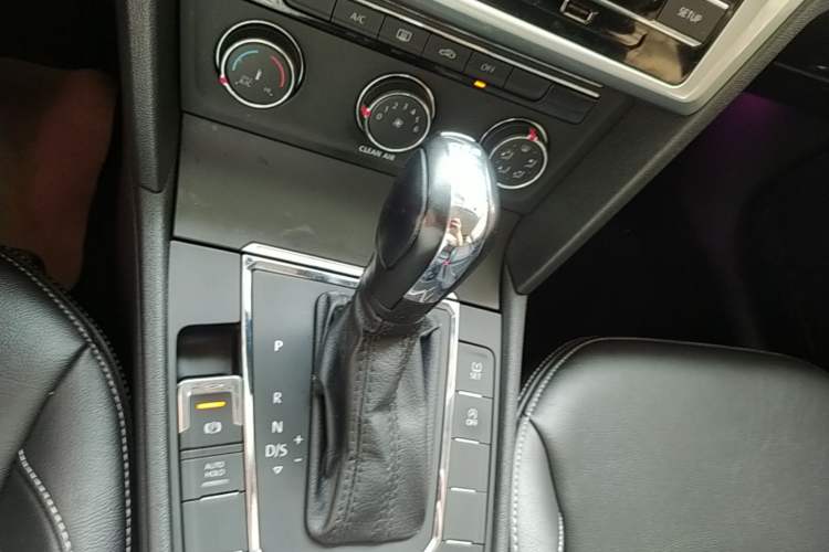 Used Volkswagen Lamando 2019 230TSI DSG Fashion Edition China V Standard Gear Lever