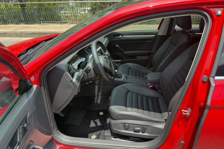 Used Volkswagen Lamando 2019 280TSI DSG Comfort Edition China VI standard Interior 2