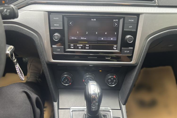 Used Volkswagen Lamando 2019 230TSI DSG Fashion Edition China V Standard Interior 2