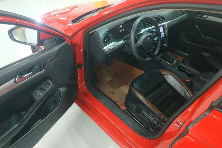 Used Volkswagen Lamando 2019 230TSI DSG Fashion Edition China V Standard Interior 3