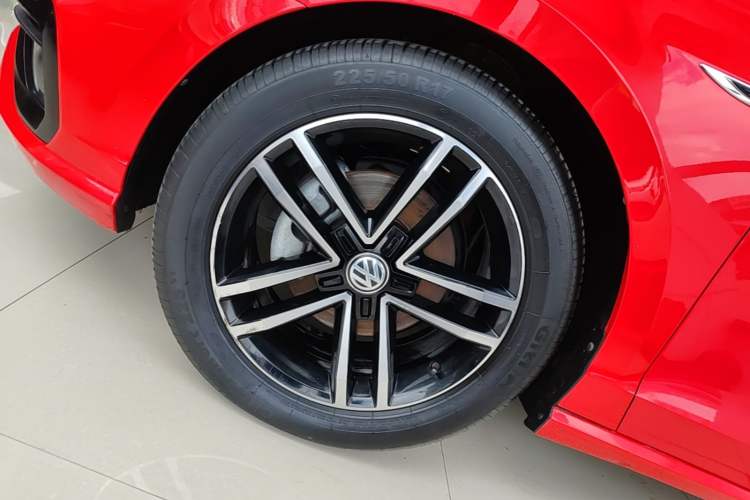 Used Volkswagen Lamando 2019 280TSI DSG Comfort Edition China VI standard Left Front Wheel Hub