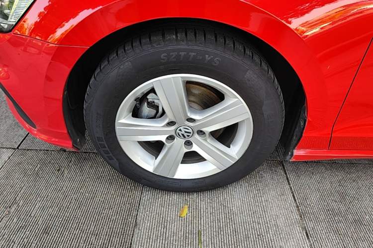 Used Volkswagen Lamando 2019 230TSI DSG Fashion Edition China V Standard Left Front Wheel Hub