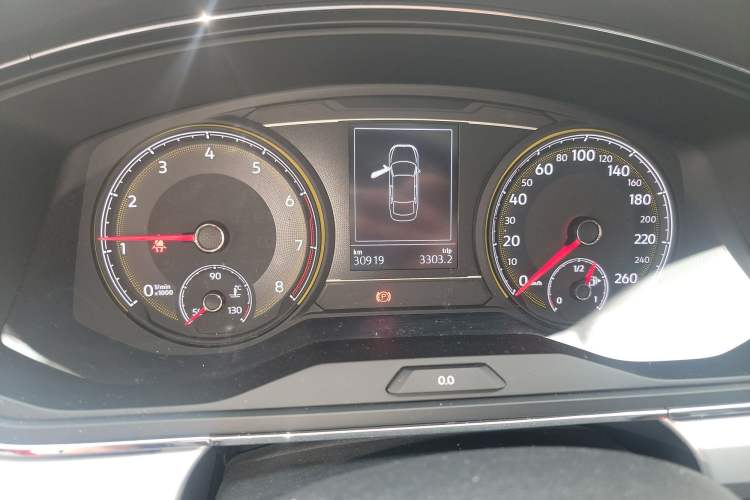 Used Volkswagen Lamando 2019 230TSI DSG Vision Edition China VI Standard Odometer Close Up