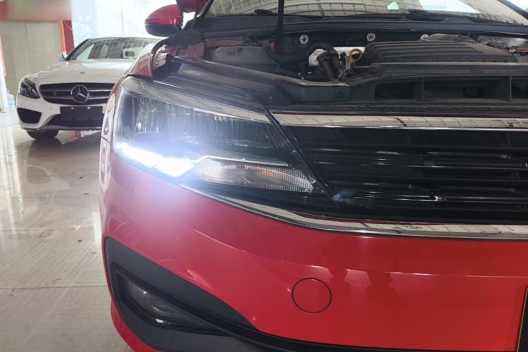 Used Volkswagen Lamando 2019 230TSI DSG Fashion Edition China V Standard Right Front Headlight